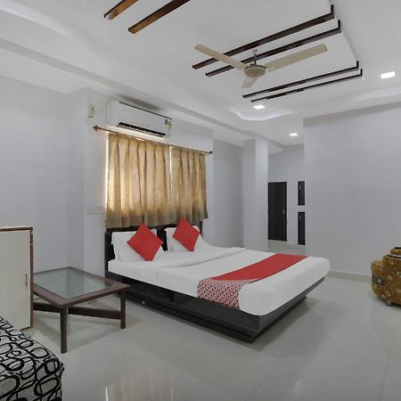 Hotel O Rudra Palace Ahmedabad Exterior foto