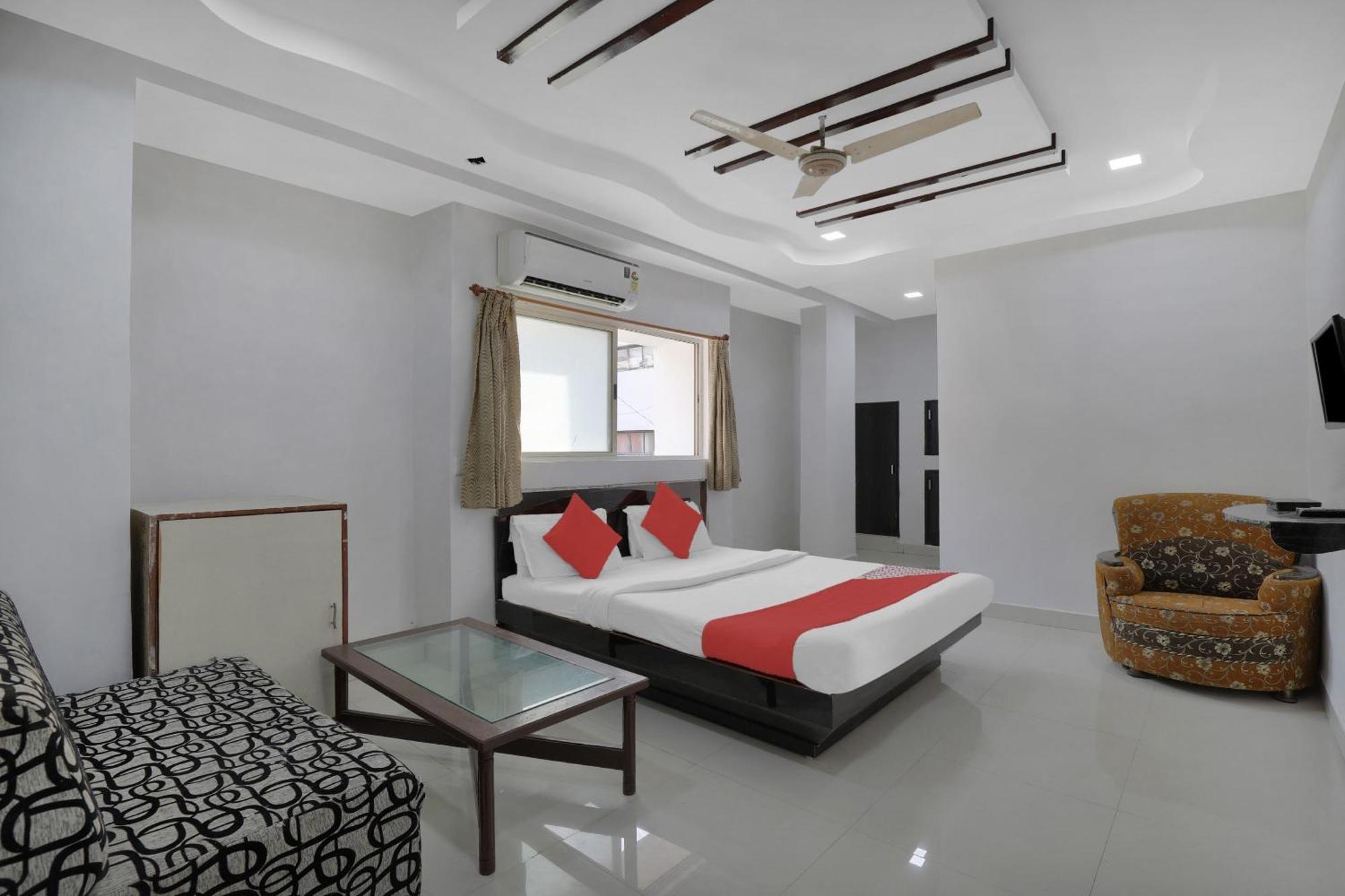Hotel O Rudra Palace Ahmedabad Exterior foto