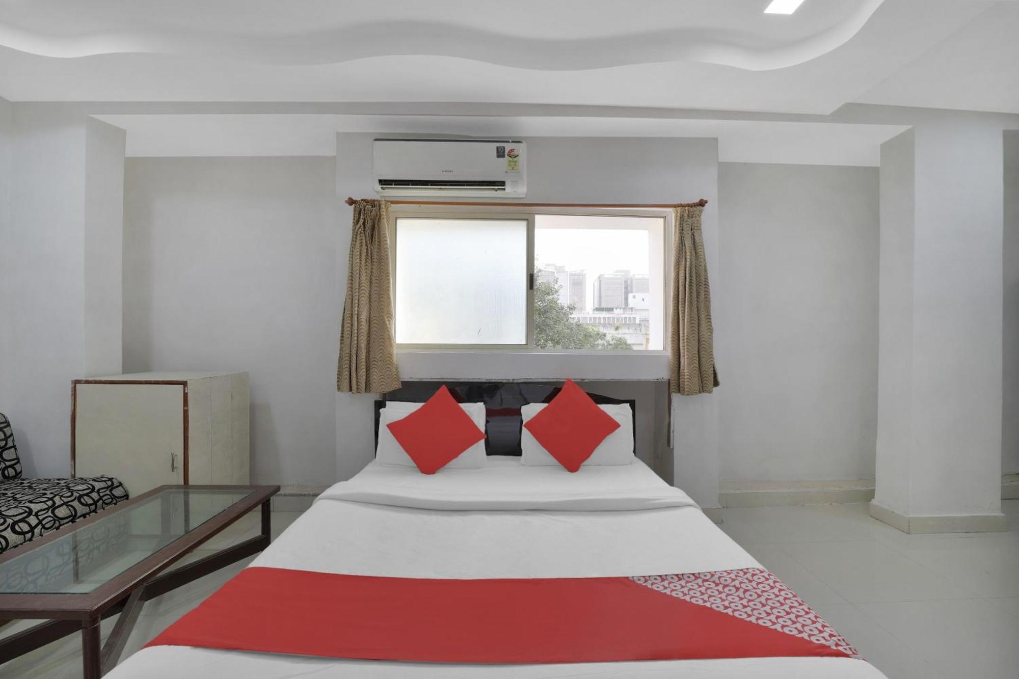 Hotel O Rudra Palace Ahmedabad Exterior foto
