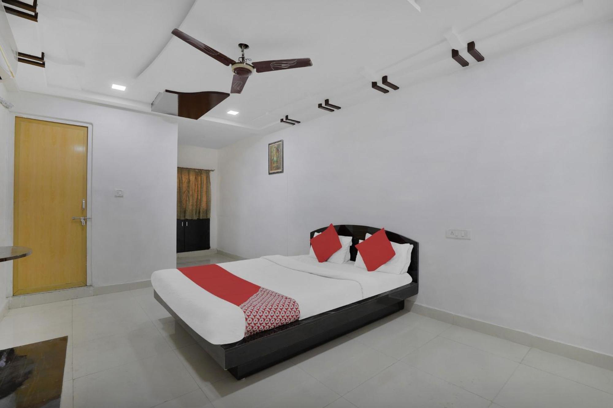 Hotel O Rudra Palace Ahmedabad Exterior foto