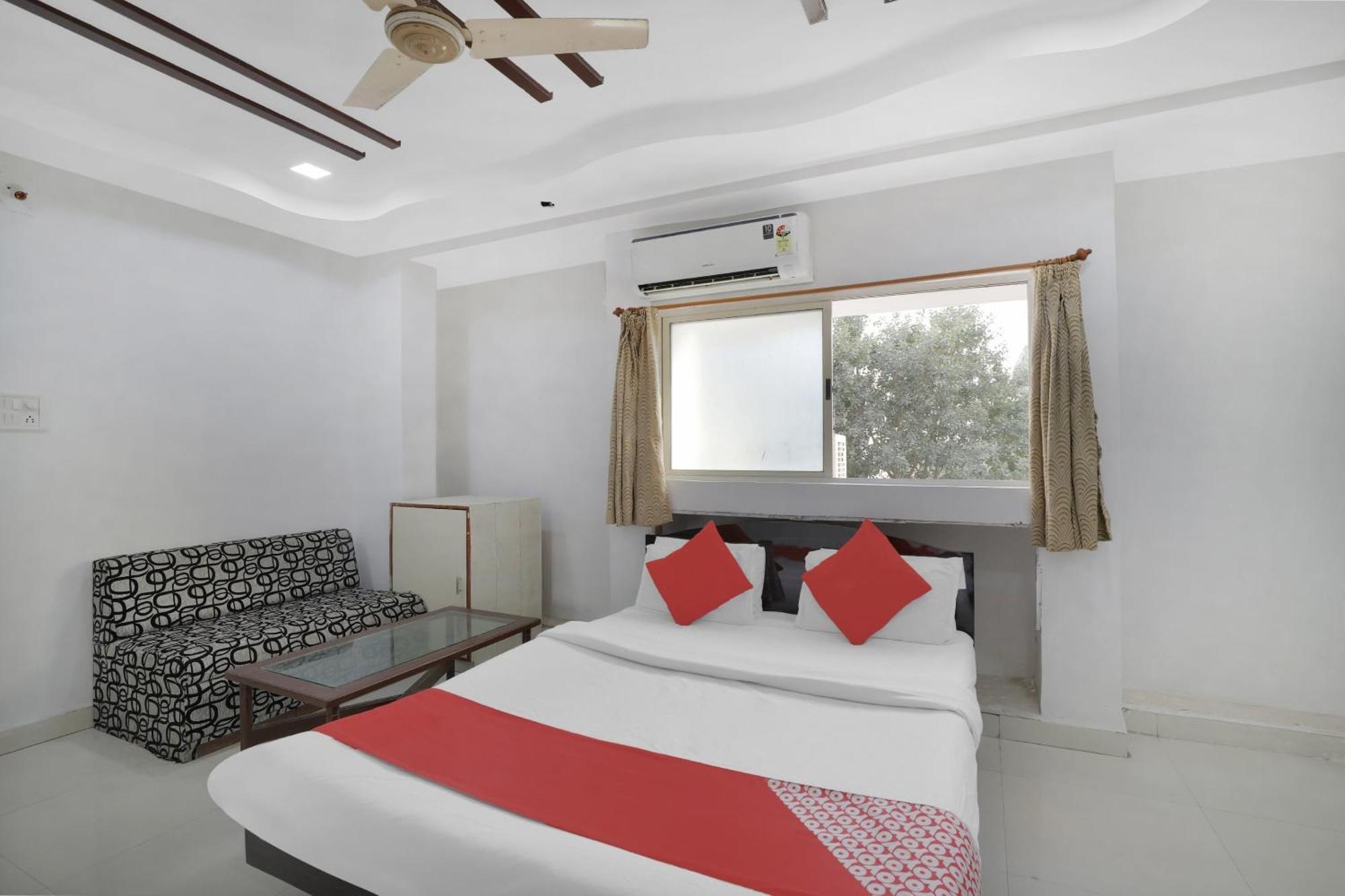 Hotel O Rudra Palace Ahmedabad Exterior foto