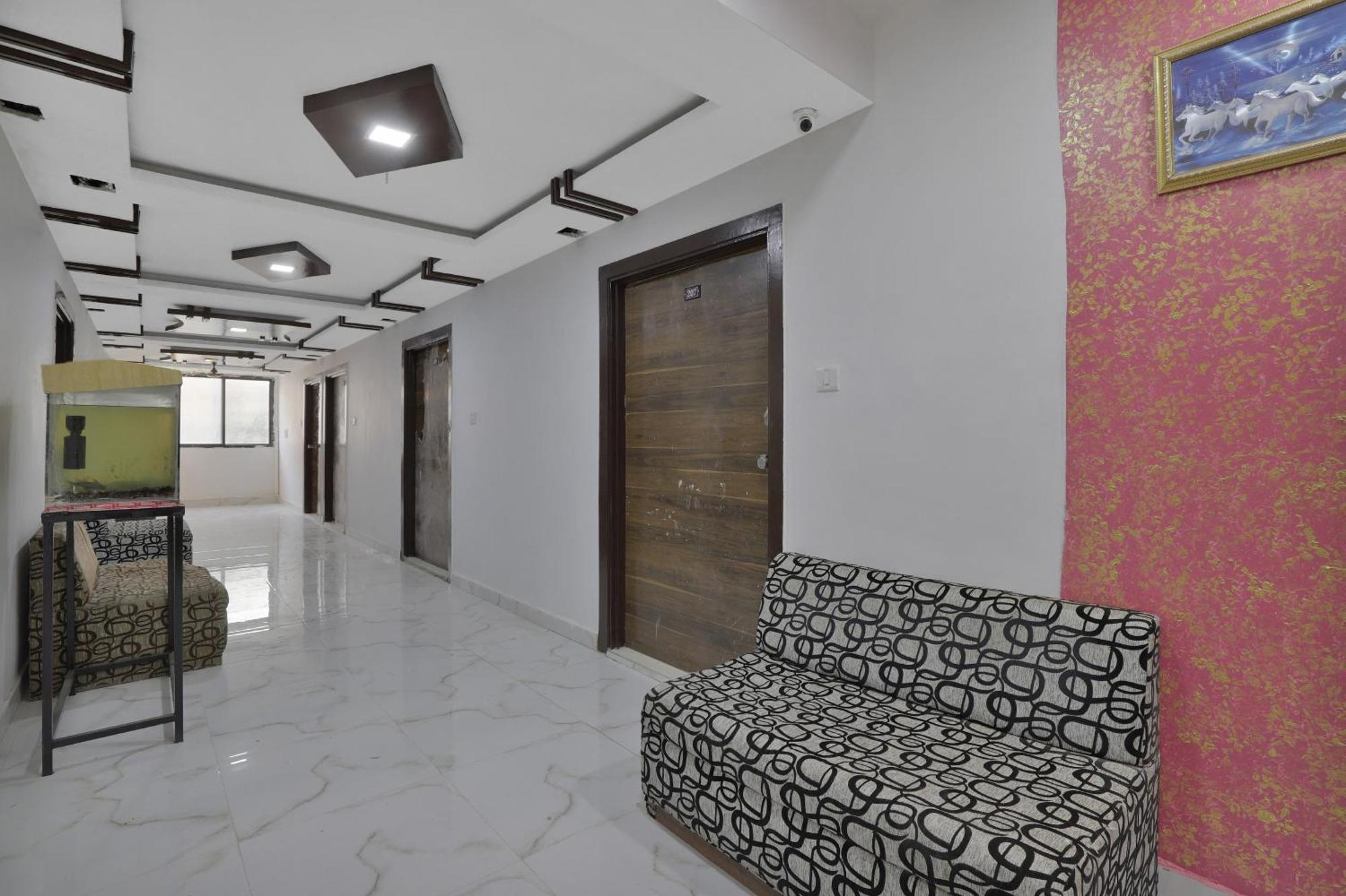 Hotel O Rudra Palace Ahmedabad Exterior foto