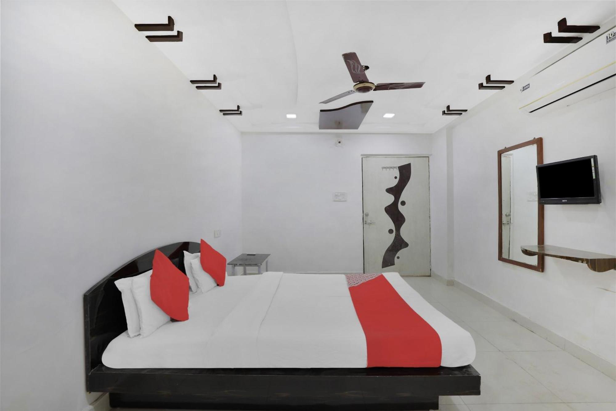 Hotel O Rudra Palace Ahmedabad Exterior foto