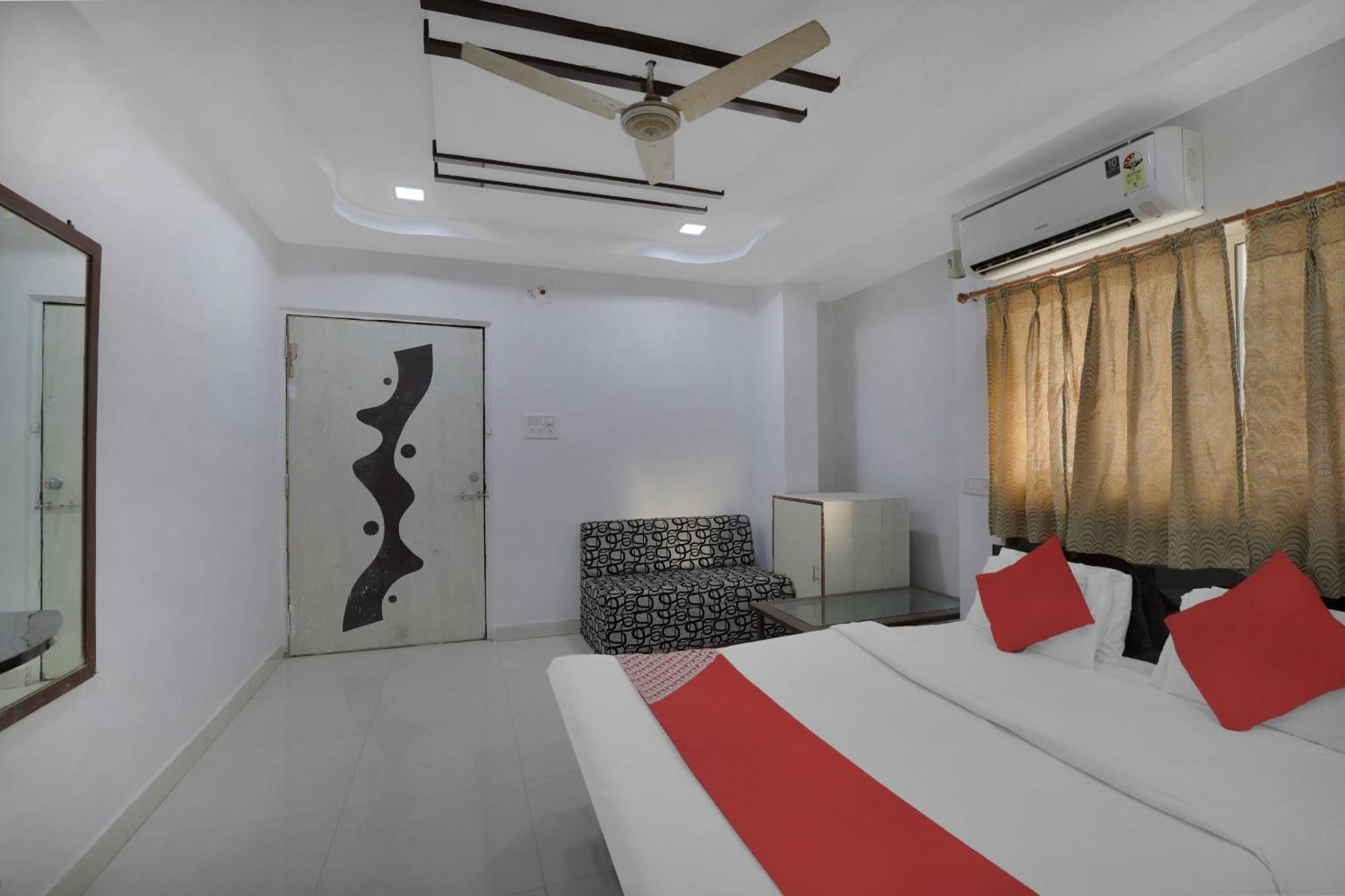 Hotel O Rudra Palace Ahmedabad Exterior foto