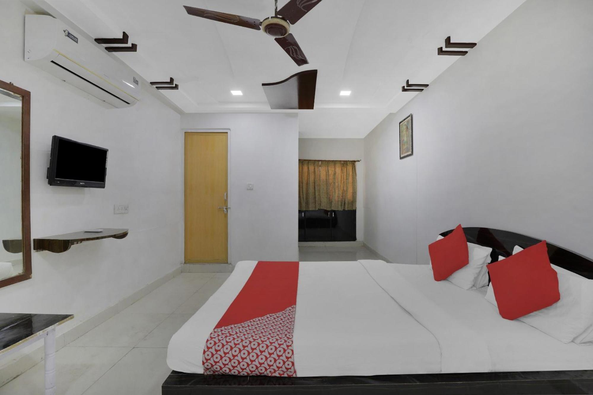 Hotel O Rudra Palace Ahmedabad Exterior foto