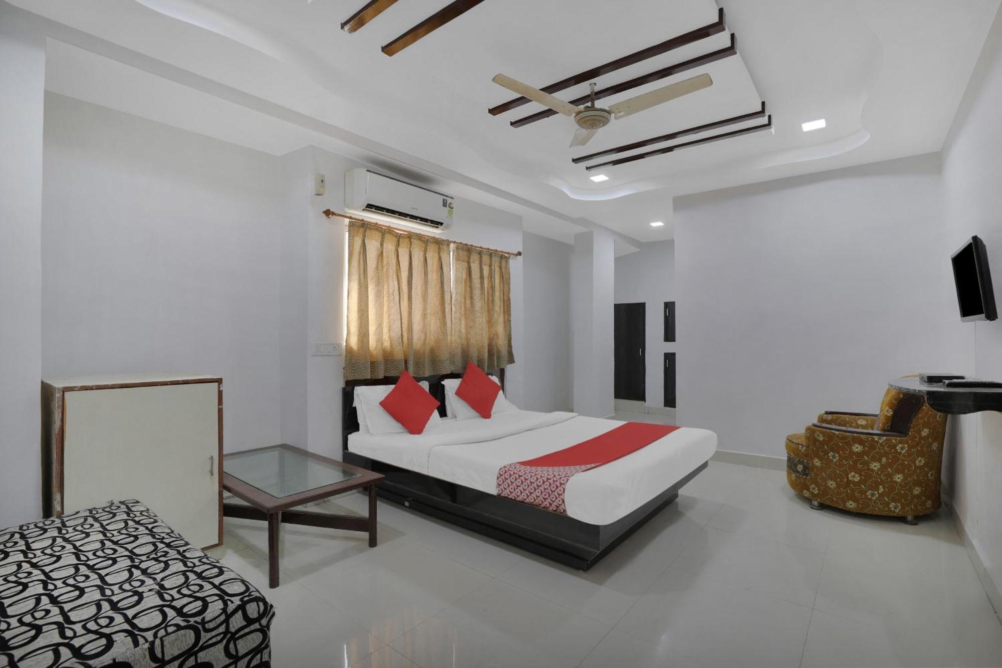 Hotel O Rudra Palace Ahmedabad Exterior foto