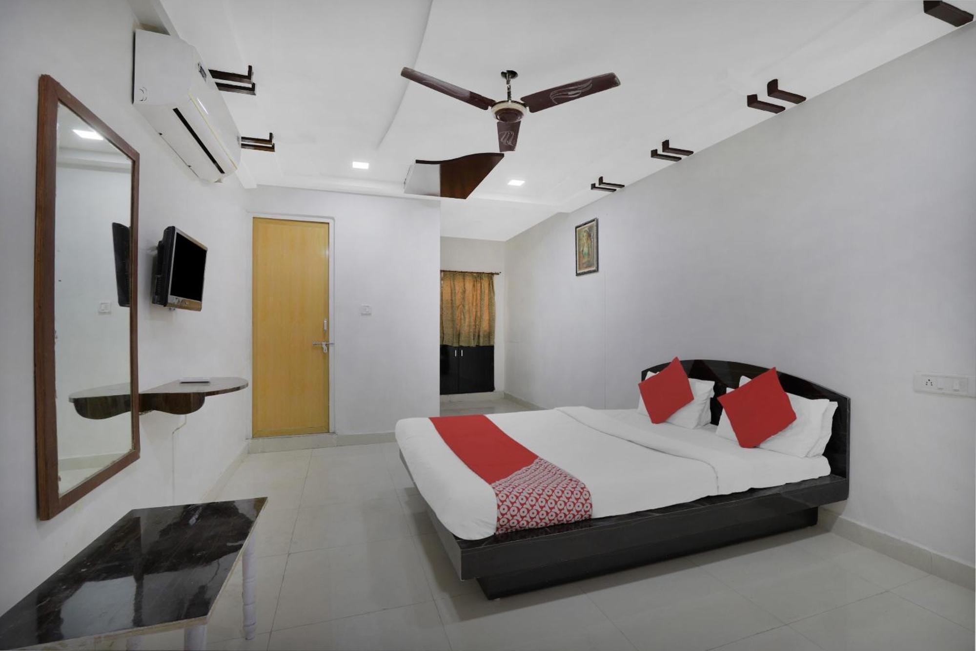 Hotel O Rudra Palace Ahmedabad Exterior foto
